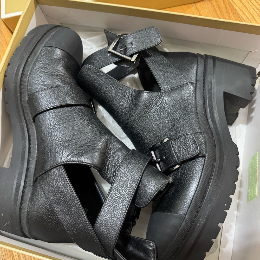 Michael Kors Black Leather Buckle Cutout Platform Ankle Boots. Size 8